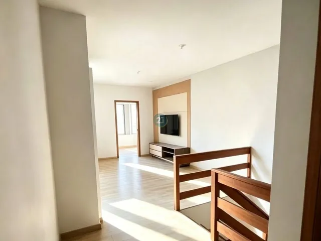 Imagem 8: Alugo casa com 03 quartos, 150 m² privativo, 01 vaga de garagem, deck com piscina e