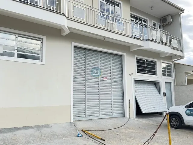 Imagem 10: Alugo galpão com 200m² e mezanino com 28m², com 03 vagas de estacionamento, no bairro