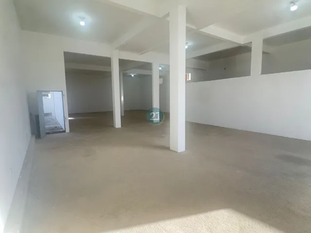 Imagem 7: Alugo galpão com 200m² e mezanino com 28m², com 03 vagas de estacionamento, no bairro
