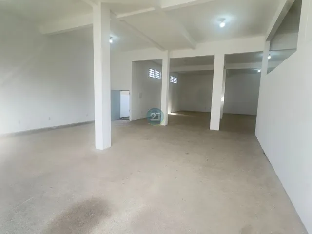 Imagem 9: Alugo galpão com 200m² e mezanino com 28m², com 03 vagas de estacionamento, no bairro