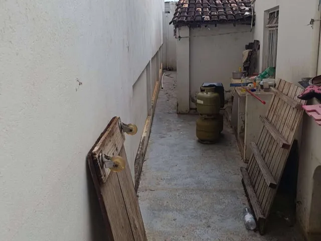 Imagem 12: Casa À Venda em Montes Claros, Centro, com 7 Quartos, 250M²