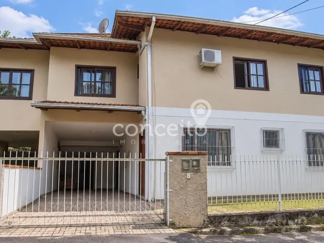 Imagem: Casa com 4 Dormitórios e 3 Banheiros no