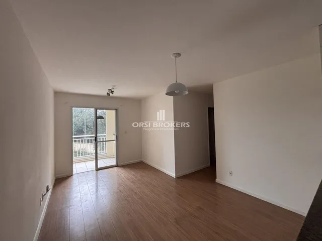 Imagem: O apartamento possui 6 Dormitórios, 1 Suíte, 2 Banheiros,