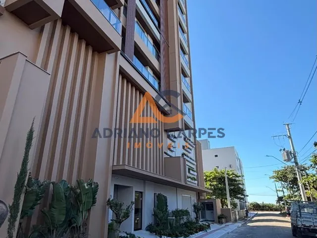Imagem 2: Apartamento pronto com 1 suíte, 2 dormitórios e 2 vagas de garagem na quadra mar na