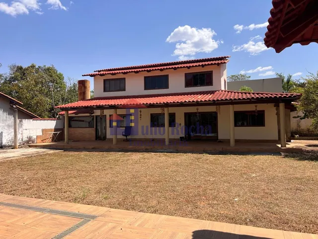 Imagem 6: Casa com 4 Quartos, 1 Suítes, Piscina e Churrasqueira no Condomínio Interlagos