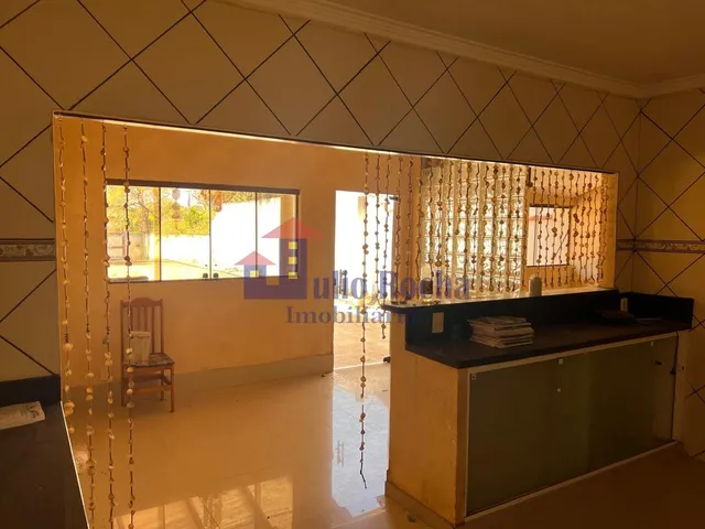 Imagem 8: Casa com 4 Quartos, 1 Suítes, Piscina e Churrasqueira no Condomínio Interlagos