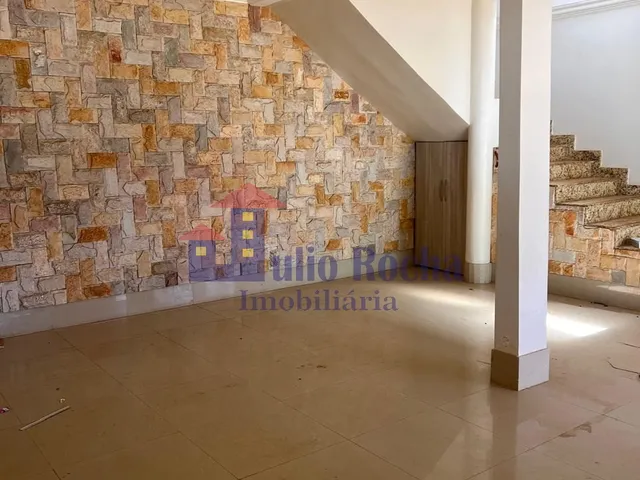 Imagem 2: Casa com 4 Quartos, 1 Suítes, Piscina e Churrasqueira no Condomínio Interlagos