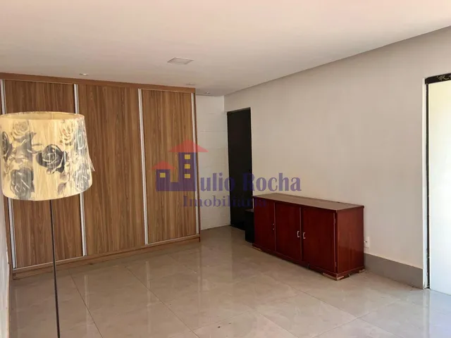 Imagem 5: Casa com 4 Quartos, 1 Suítes, Piscina e Churrasqueira no Condomínio Interlagos