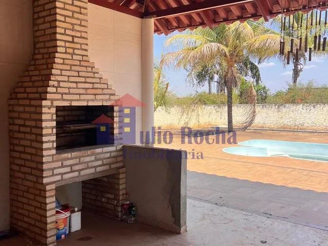 Imagem 4: Casa com 4 Quartos, 1 Suítes, Piscina e Churrasqueira no Condomínio Interlagos