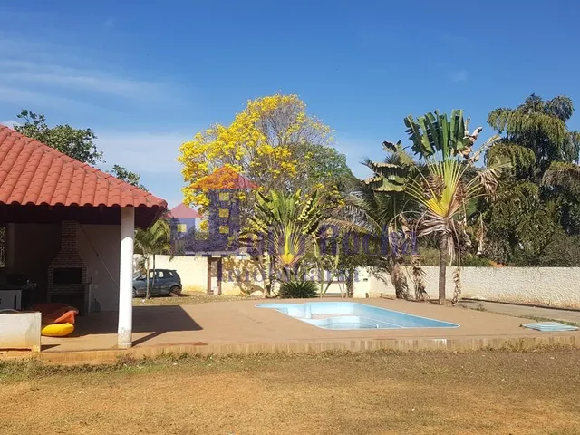 Imagem 11: Casa com 4 Quartos, 1 Suítes, Piscina e Churrasqueira no Condomínio Interlagos
