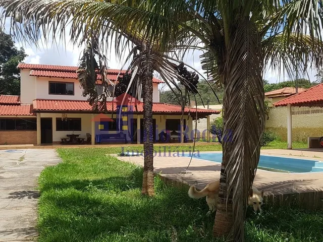 Imagem 16: Casa com 4 Quartos, 1 Suítes, Piscina e Churrasqueira no Condomínio Interlagos