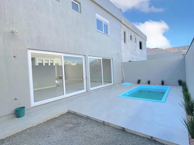 Imagem 3: Sobrado com piscina no Bairro Mont Serrat, com (03) três suítes e (02) duas vagas