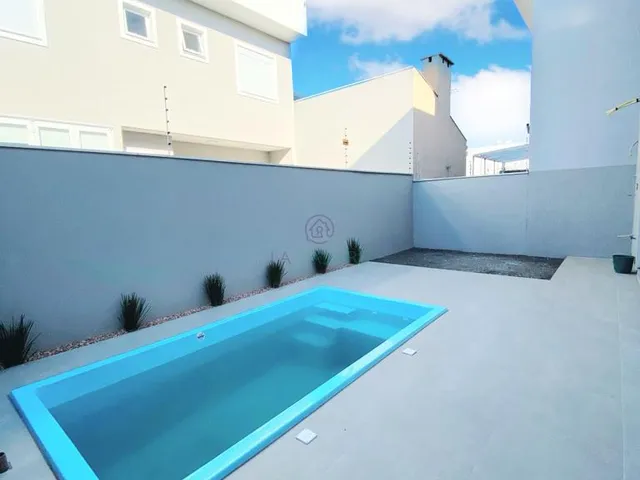 Imagem 4: Sobrado com piscina no Bairro Mont Serrat, com (03) três suítes e (02) duas vagas