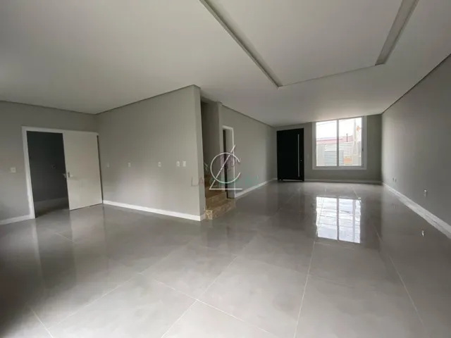 Imagem 8: Casa Sobrado no Bairro Moinhos de Vento com (03) três suítes, possui pátio