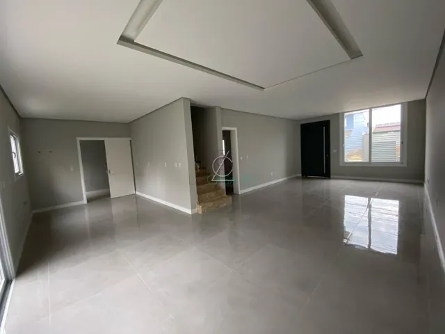Imagem 6: Casa Sobrado no Bairro Moinhos de Vento com (03) três suítes, possui pátio