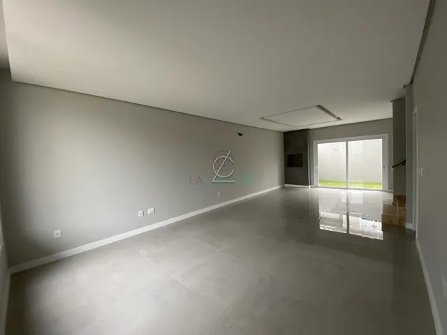 Imagem 4: Casa Sobrado no Bairro Moinhos de Vento com (03) três suítes, possui pátio