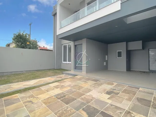 Imagem 12: Casa Sobrado no Bairro Moinhos de Vento com (03) três suítes, possui pátio