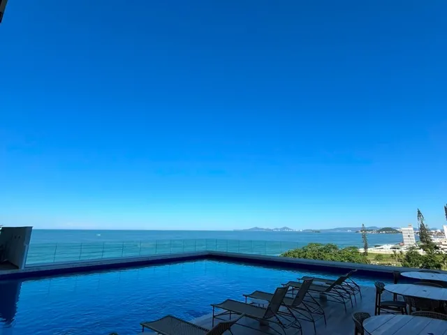 Imagem 3: Apartamento Mobiliado Frente Mar com 3 Quartos (1 Suíte) para Locação Anual no Barra