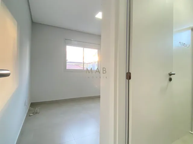Imagem 2: Apartamento para Venda, SEMIMOBILIADO, localizado à 500 metros do Mar, no Bairro