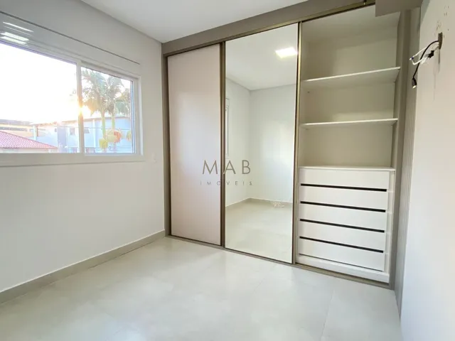 Imagem 3: Apartamento para Venda, SEMIMOBILIADO, localizado à 500 metros do Mar, no Bairro