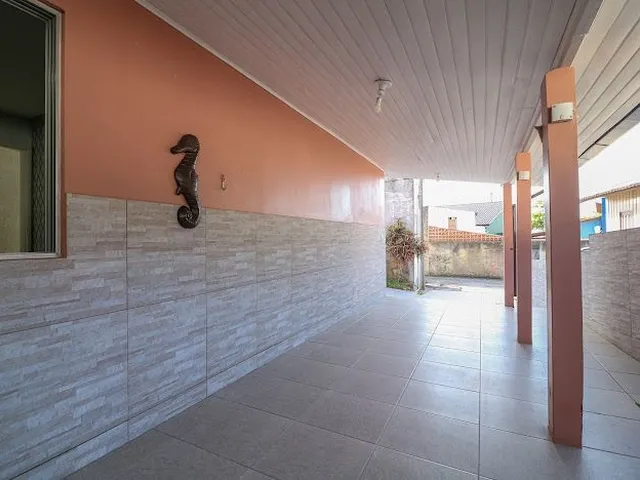 Imagem 3: Casa Mobiliada com 4 Dormitórios no Ribeirão da Ilha