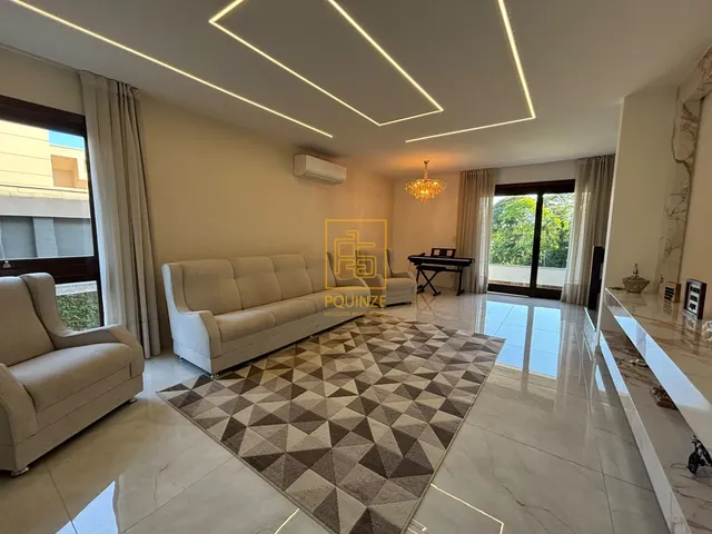 Imagem 2: Casa em estilo europeu, mobiliada e com fino acabamento em Timbó
