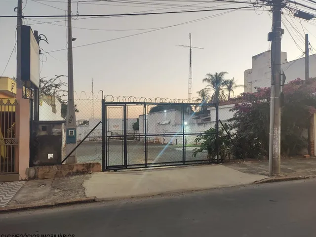 Imagem: O terreno possui 426m² de Área Privada e está localizado