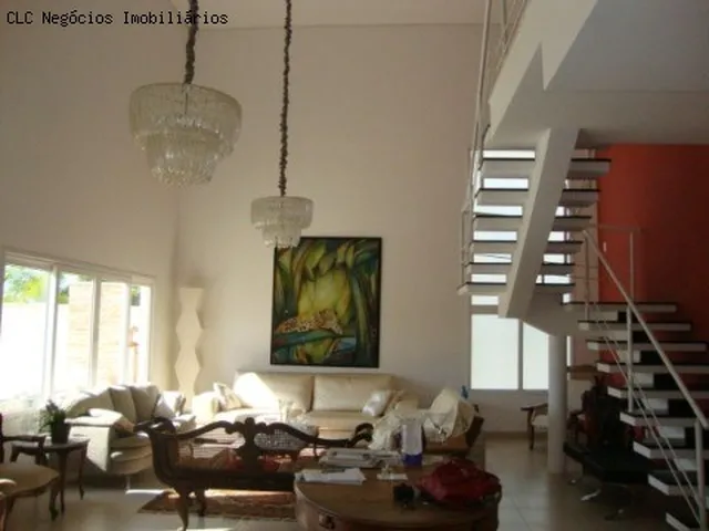 Imagem: A casa possui 3 Dormitórios, 3 Suítes, 1 Banheiro, 2