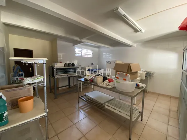 Imagem 8: Imóvel Comercial com Apartamentos Residenciais