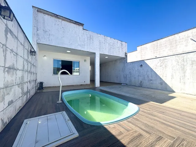 Imagem 3: Casa à Venda na Vila do Peró, Cabo Frio com Piscina e Churrasqueira