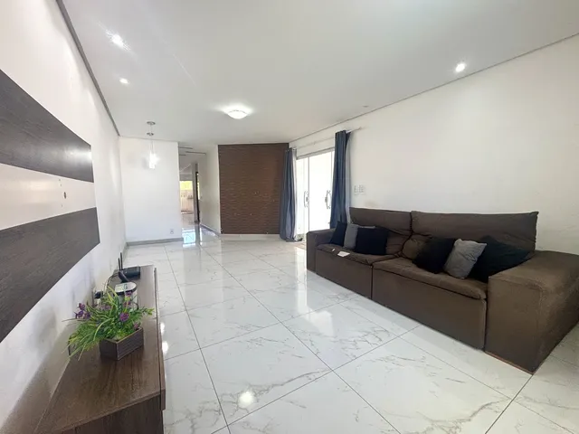 Imagem 7: Casa à Venda na Vila do Peró, Cabo Frio com Piscina e Churrasqueira
