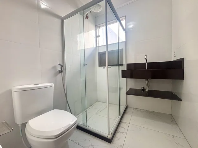 Imagem 13: Casa à Venda na Vila do Peró, Cabo Frio com Piscina e Churrasqueira