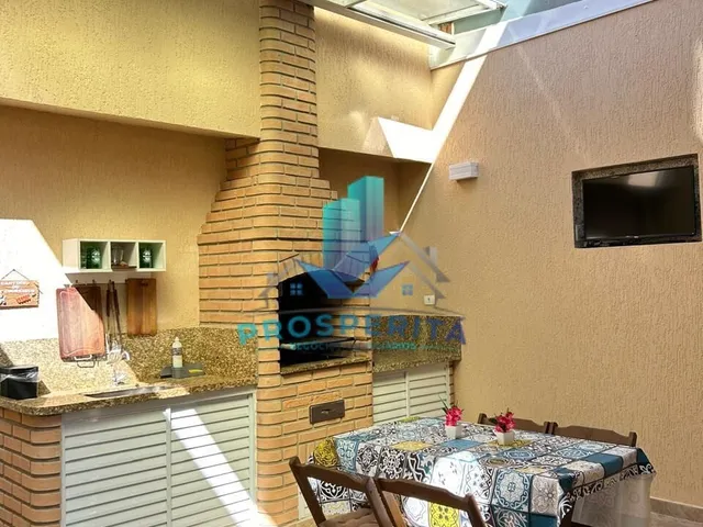 Imagem: A casa possui 3 Dormitórios, 1 Suíte, 1 Banheiro, 3 Vagas