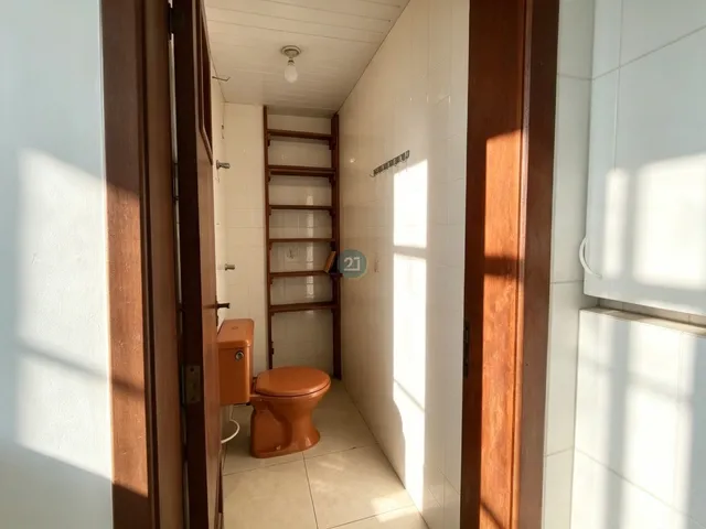 Imagem 6: Alugo amplo apartamento 04 quartos, 01 garagem, todo reformado em condominio com piscina