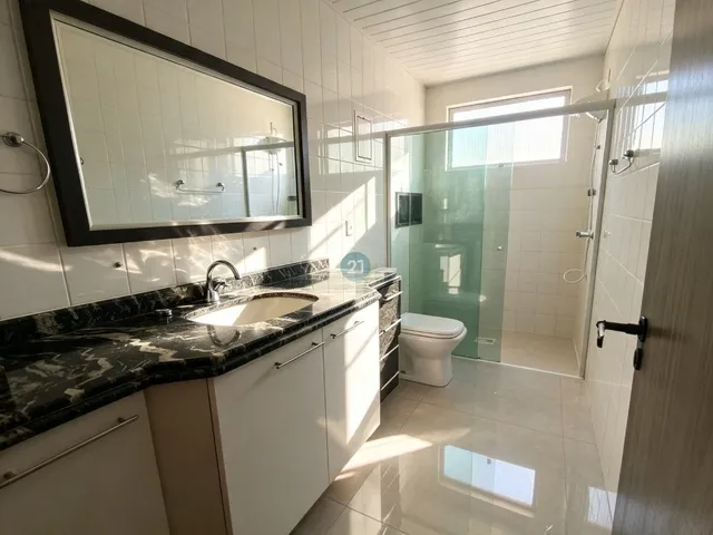 Imagem 2: Alugo amplo apartamento 04 quartos, 01 garagem, todo reformado em condominio com piscina