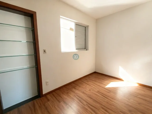 Imagem 14: Alugo amplo apartamento 04 quartos, 01 garagem, todo reformado em condominio com piscina