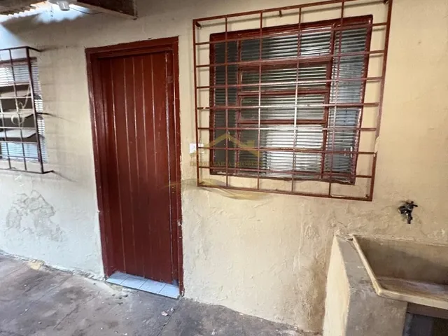 Imagem: A casa possui 2 Dormitórios, 100m² de Área, 50m² de