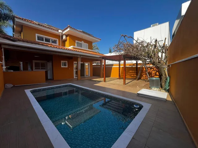 Imagem: Casa de Alto Padrão com 4 Dormitórios
