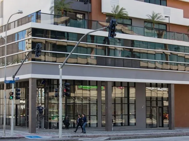 Imagem 13: Na esquina da Av. Sete de Setembro com Mal. Floriano, em frente ao Shopping Estação