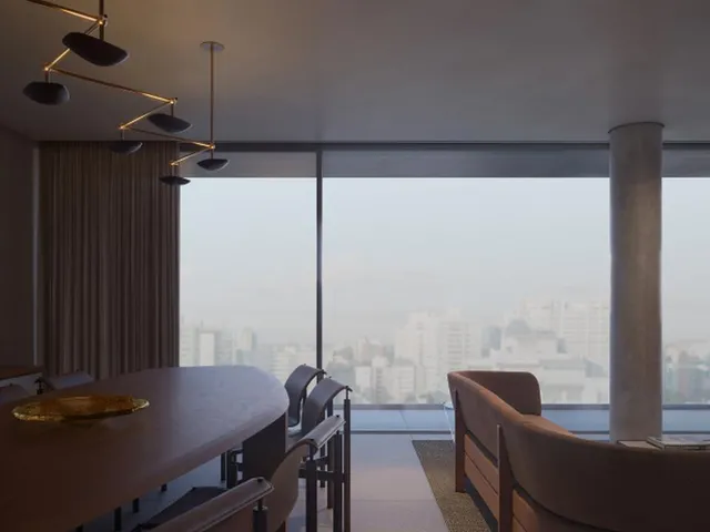 Imagem 10: No Edifício Manhã, a arquitetura de Arthur Casas se levanta em linhas horizontais para