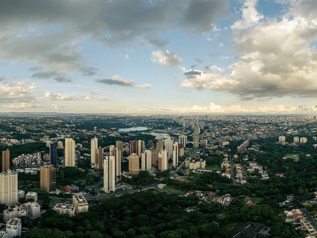 Imagem 14: HYTTE é um refúgio em um dos bairros mais arborizados de Curitiba, o Ecoville. Um lugar