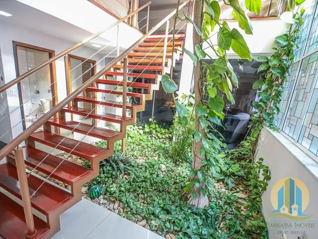 Imagem: A casa possui 3 Dormitórios, 3 Suítes, 1 Banheiro, 560m²