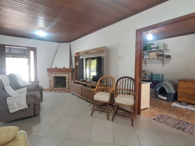 Imagem 9: Casa Térrea de 3 Dormitórios no Centro com Jardim