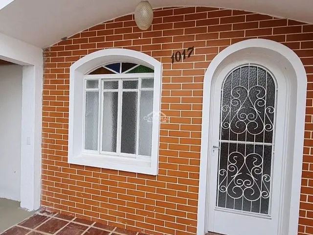 Imagem: A casa possui 2 Dormitórios, 1 Banheiro, 1 Vaga na