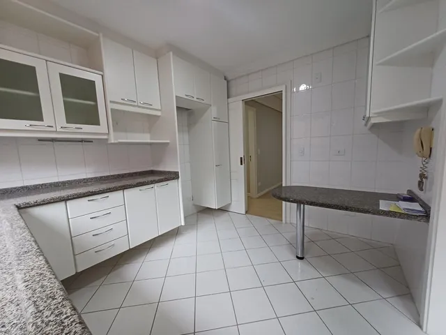 Imagem 13: Apartamento para Locação em Curitiba / PR no bairro Batel