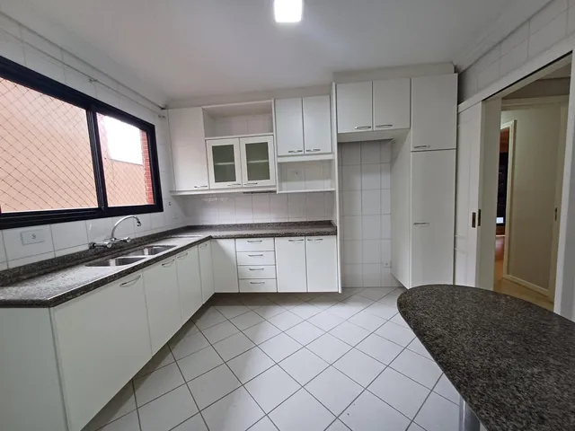 Imagem 14: Apartamento para Locação em Curitiba / PR no bairro Batel