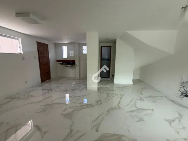Imagem 5: ESTRADA DO COCO, Abrantes. Duplex composto de 2 quartos superiores sendo sendo 1 suíte