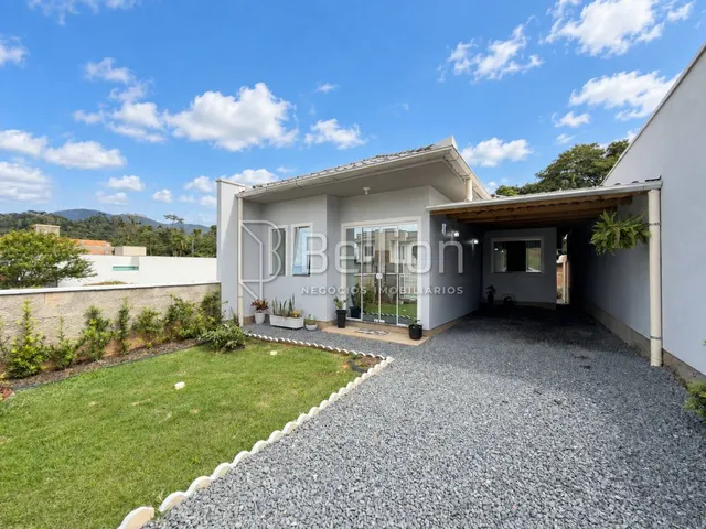 Imagem: Casa com 3 Quartos e Edícula à Venda na