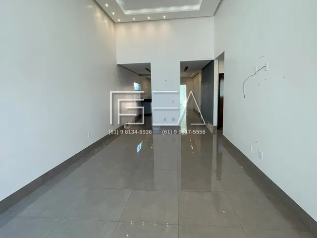 Imagem: A casa possui 4 Dormitórios, 2 Suítes, 1 Banheiro, 1 Vaga