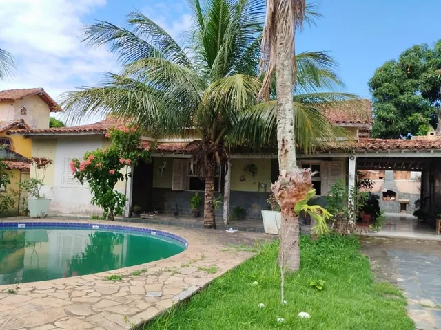 Imagem: A casa possui 3 Dormitórios, 2 Suítes, 1 Vaga na garagem,